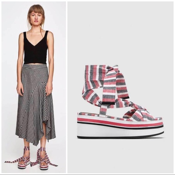 💫SOLD💫ZARA Red Striped Fabric Laced Platform Sandals - Picture 2 of 4